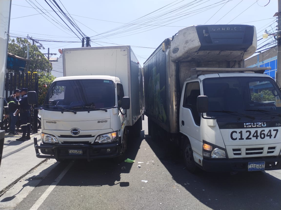 La víctima sufrió un trauma abdominal tras ser prensada por camiones en un parqueo de Plan de la Laguna.